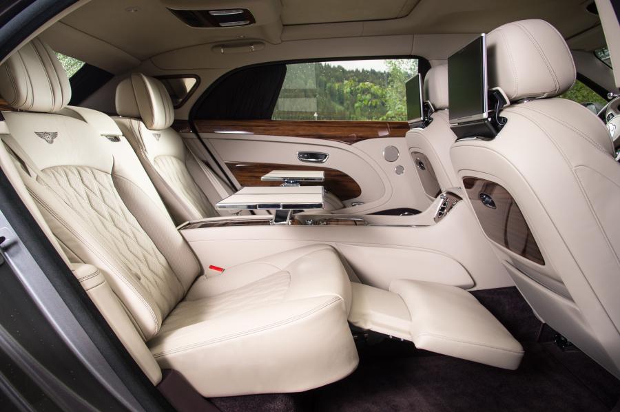 Интерьер Bentley Mulsanne Extended Wheelbase 2016 года  (фото 3 из 23)